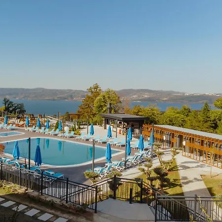 World Dreams Forest Kır Evi