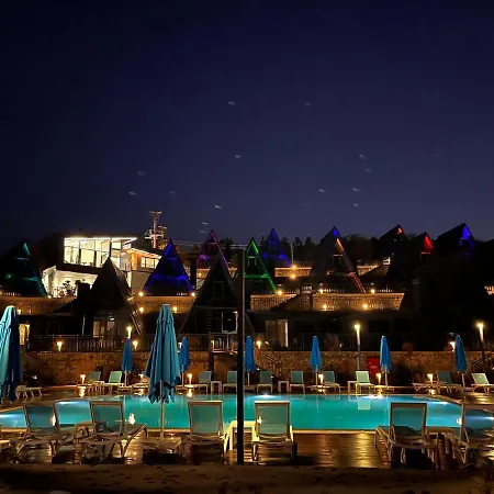 World Dreams Forest Kır Evi